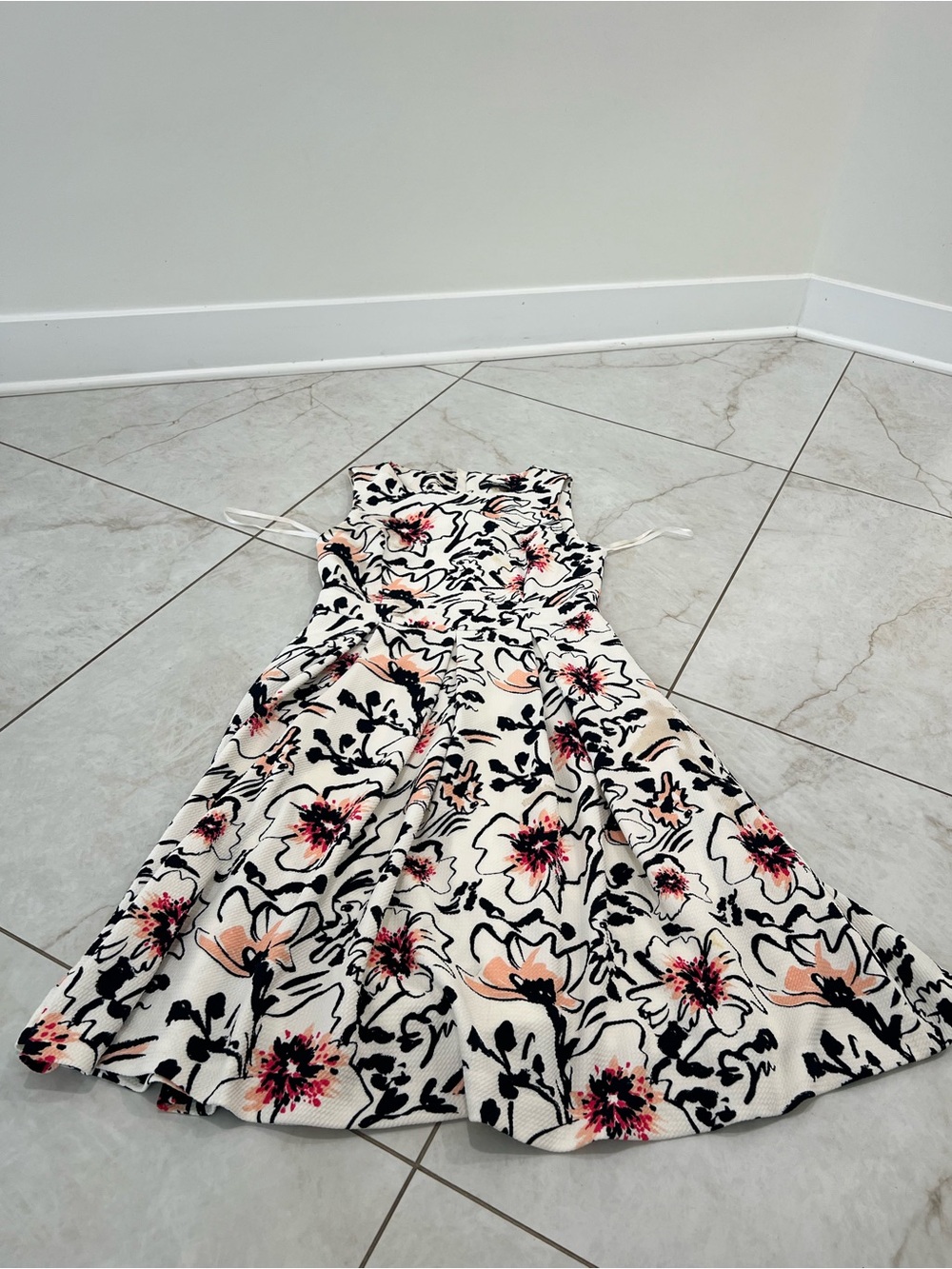 Karl Lagerfeld White Floral Dress Size 8 US